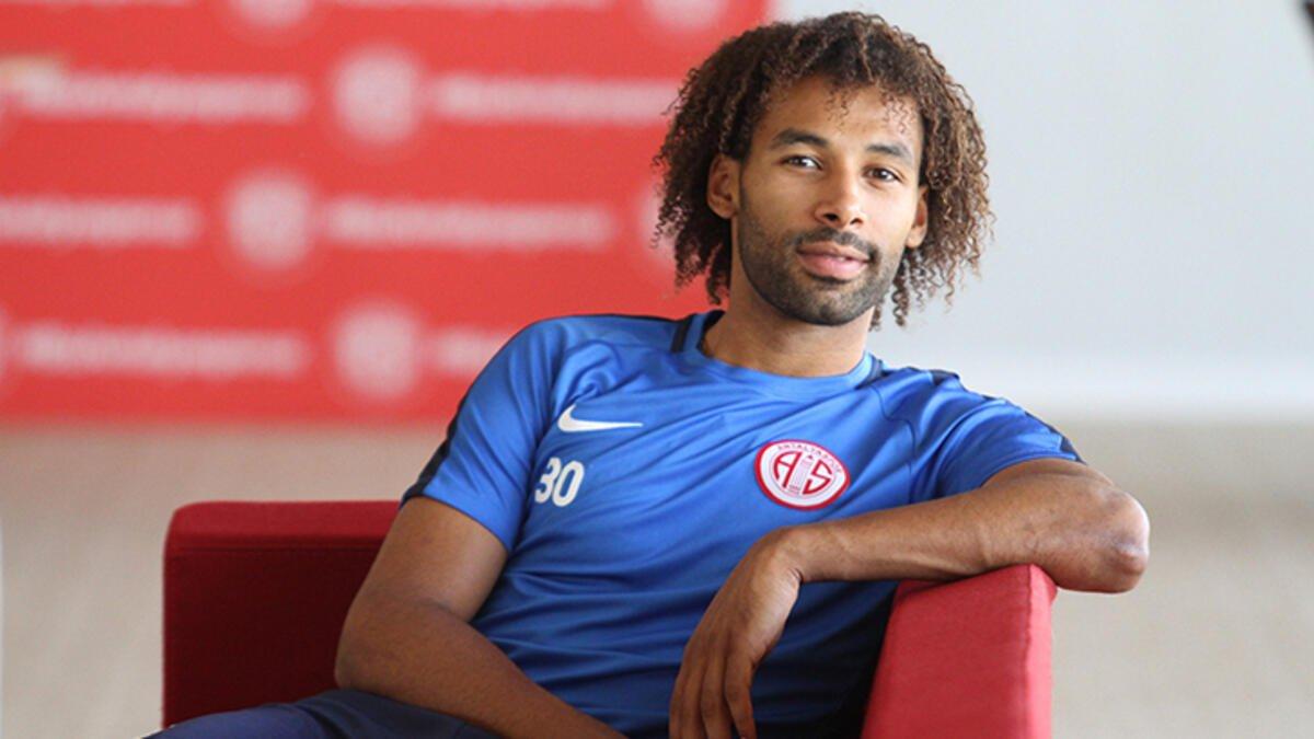 Beşiktaş'ın sağ bek adayları: Nazım Sangare, Valentin Rosier