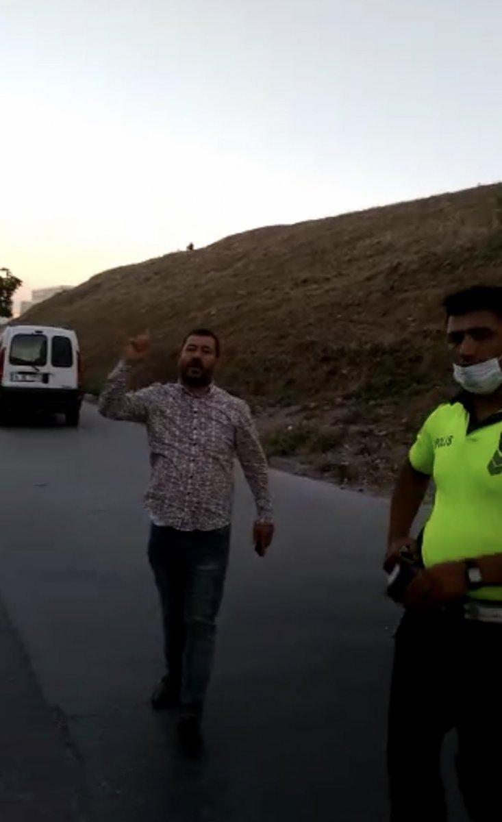 Esenyurt’ta polisi tehdit eden zorba sürücü gözaltına alındı