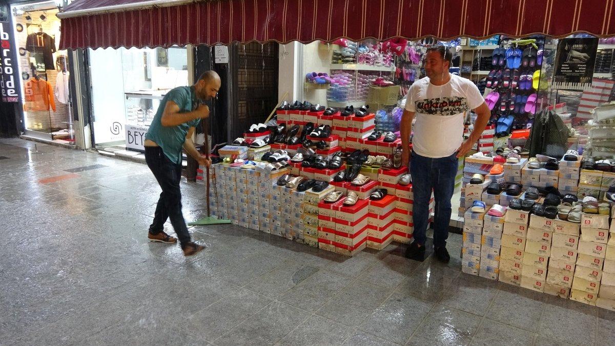 Ordu'da aniden bastıran sağanak yağış, hayatı zorlaştırdı