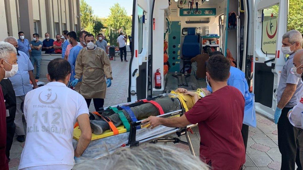 Adıyaman’da minibüs ile kamyon çarpıştı: 1 ölü, 19 yaralı