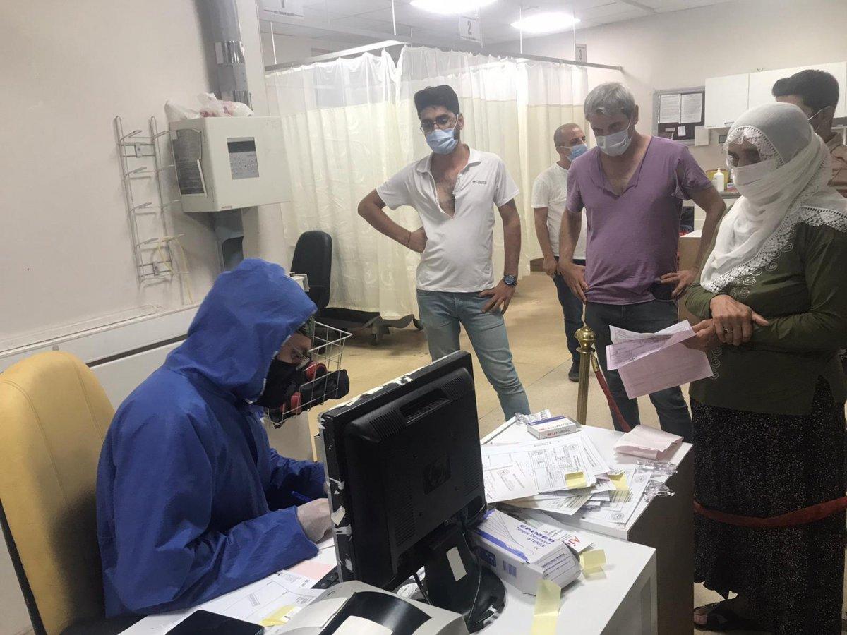 Diyarbakır’da gazeteci ve polislere koronalı kardeşlerden bıçaklı saldırı