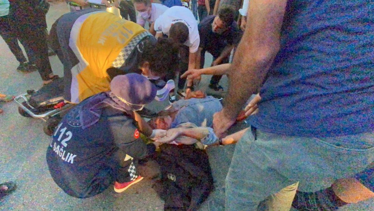 Bursa'da motosiklet otomobile çarptı