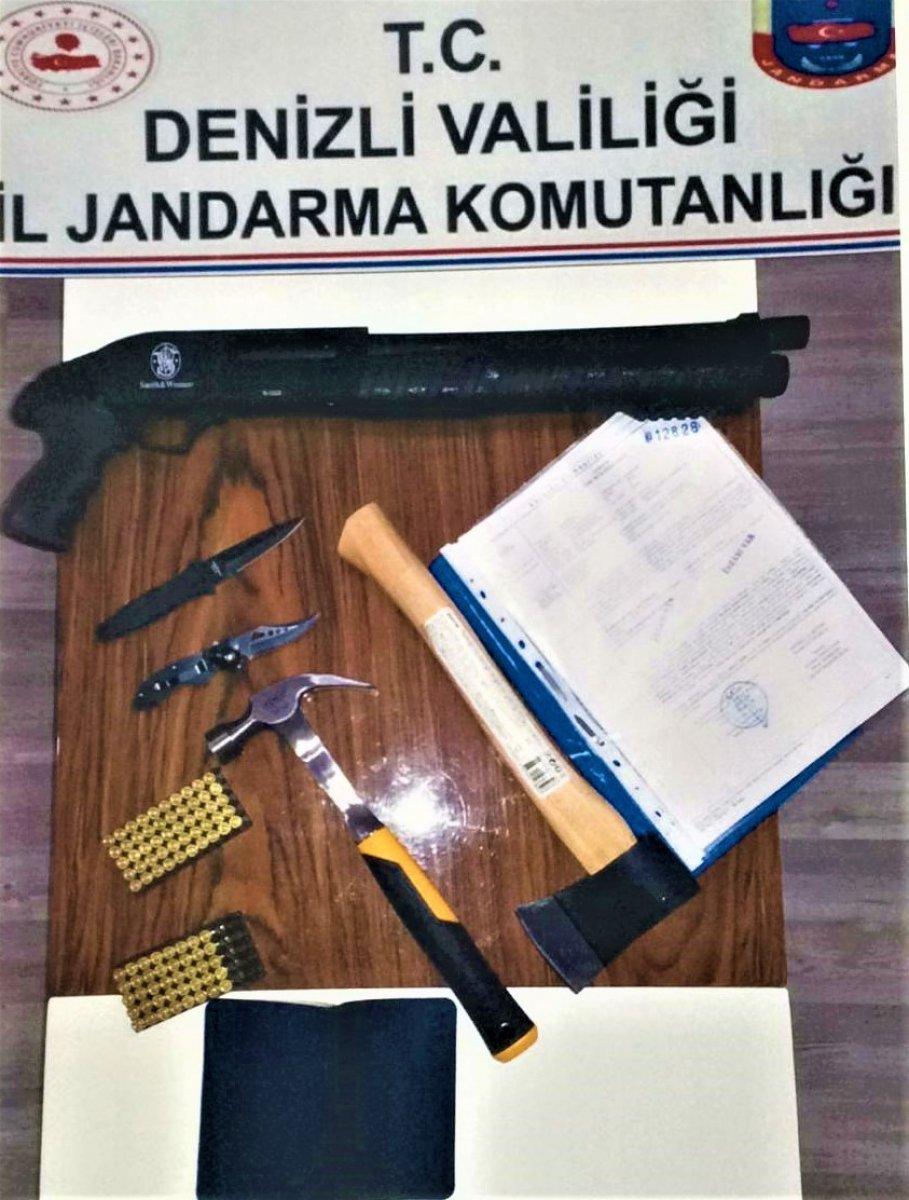 Denizli’de ayakkabılarını parçaladığı eski sevgilisine, kurşun yağdırdı