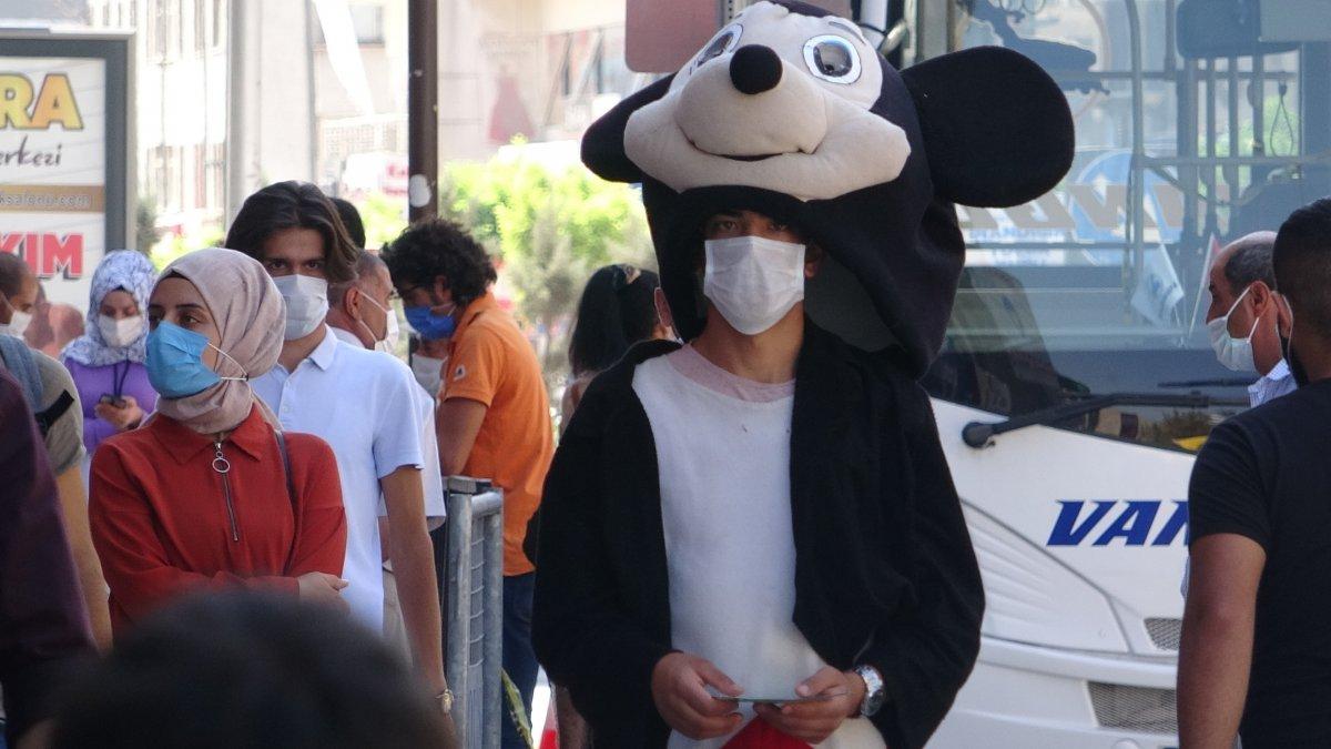 Van'da ceza yememek için polisten kaçmayı düşünen vatandaş güldürdü