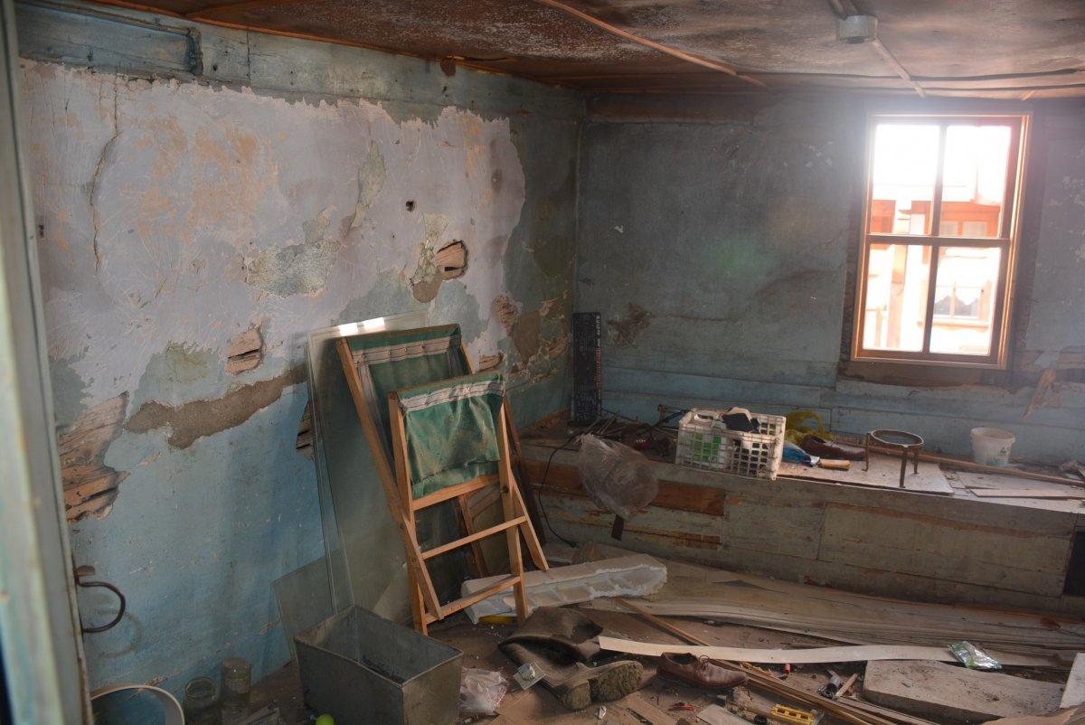 Sinop'ta dışıyla büyüleyen evin içi bakımsızlıktan çürüyor