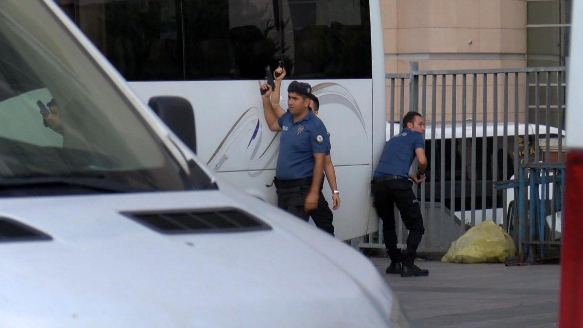 İstanbul'da Çağlayan Adliyesi'nde polis noktasına silahlı saldırı