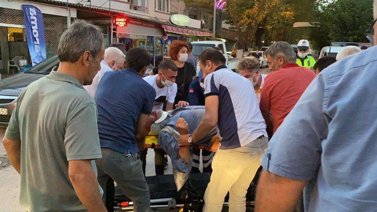 Bursa'da motosiklet otomobile çarptı