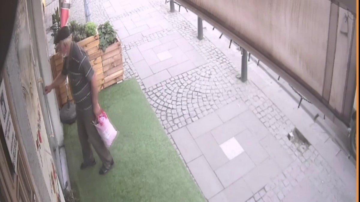 Ümraniye'de çiçek saksılarını çalan yaşlı adam