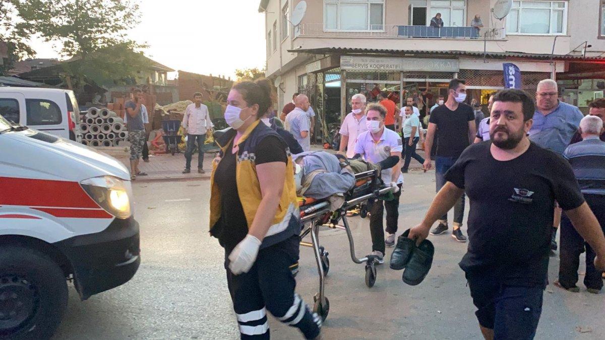 Bursa'da motosiklet otomobile çarptı