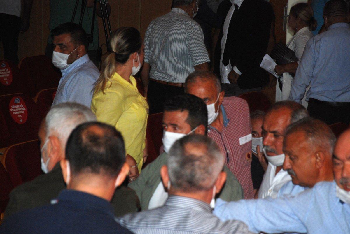 Adana Büyükşehir Belediye Meclisinde kavga çıktı