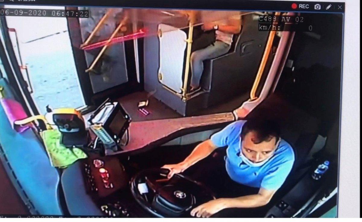 Ataşehir'de otobüse çarpan otomobil sürücüsü yaşamını yitirdi