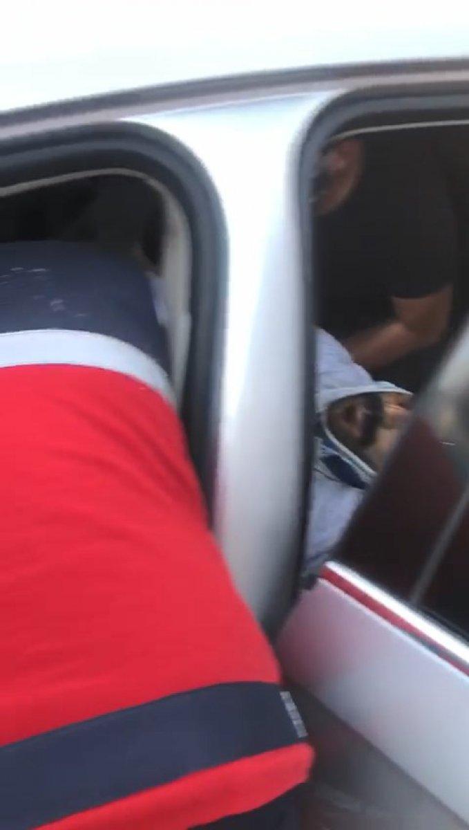 Ataşehir'de otobüse çarpan otomobil sürücüsü yaşamını yitirdi