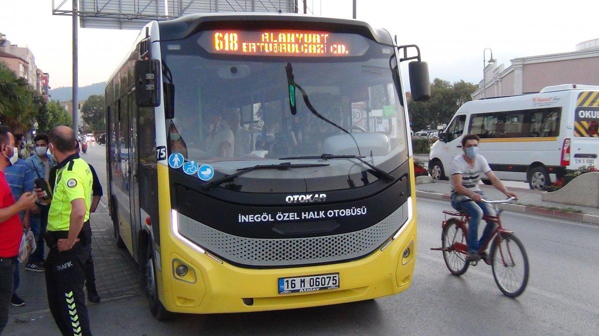 Bursa'da maske takmayan yolcuyu polise ihbar etti