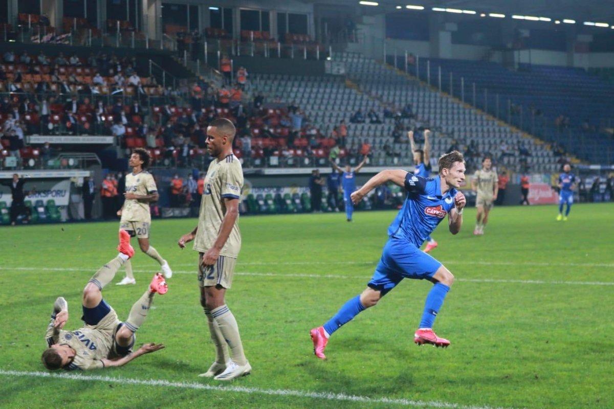 Fenerbahçe lige 3 puanla başladı