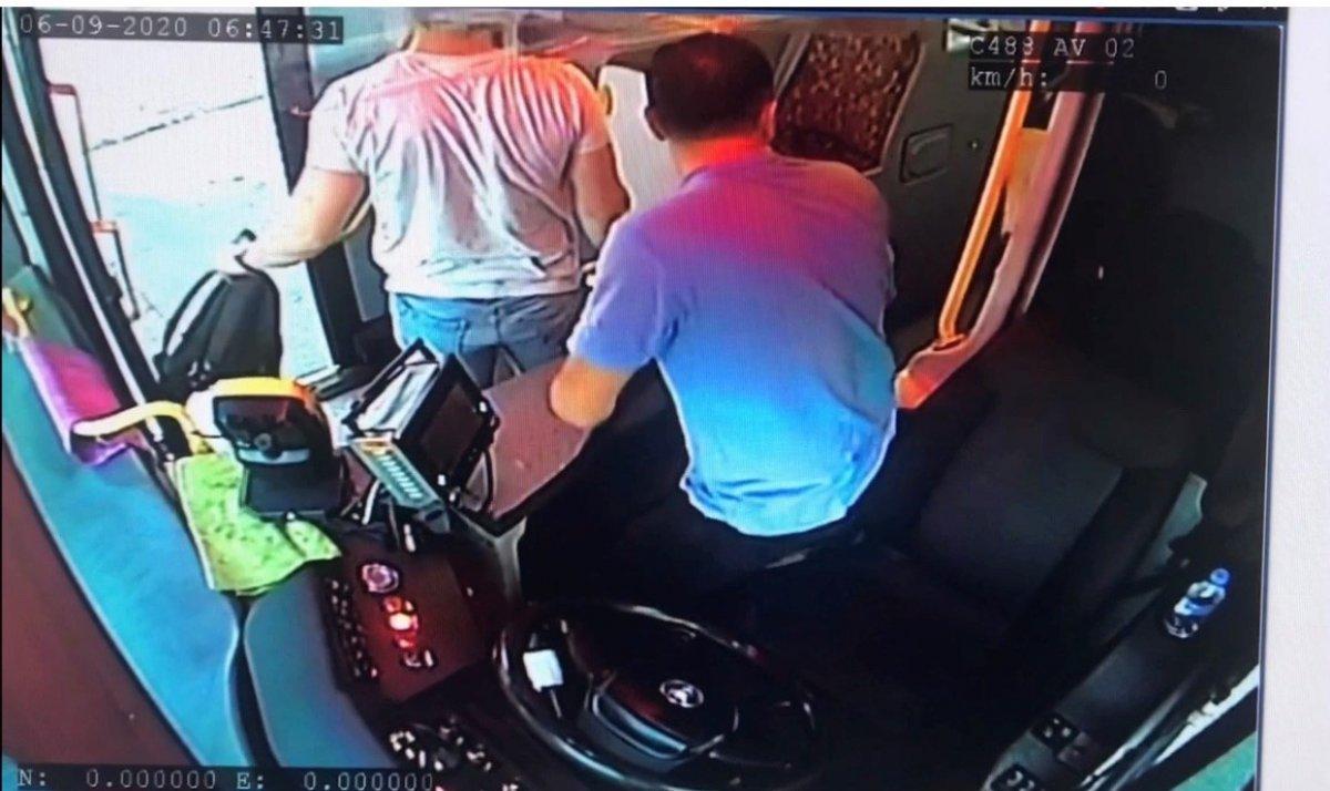 Ataşehir'de otobüse çarpan otomobil sürücüsü yaşamını yitirdi