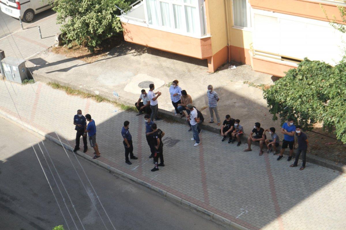 Alanya’da paralarını alamayan 10 işçi çatıya çıktı