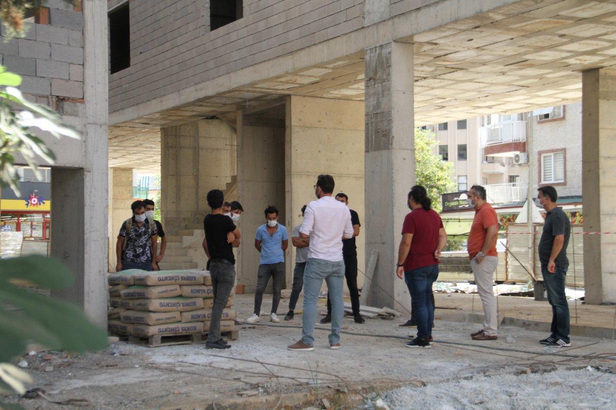 Alanya’da paralarını alamayan 10 işçi çatıya çıktı