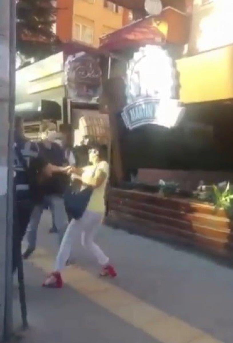 Bursa'da maske takmamak için direnen kadın, herkesi şaşkına uğrattı