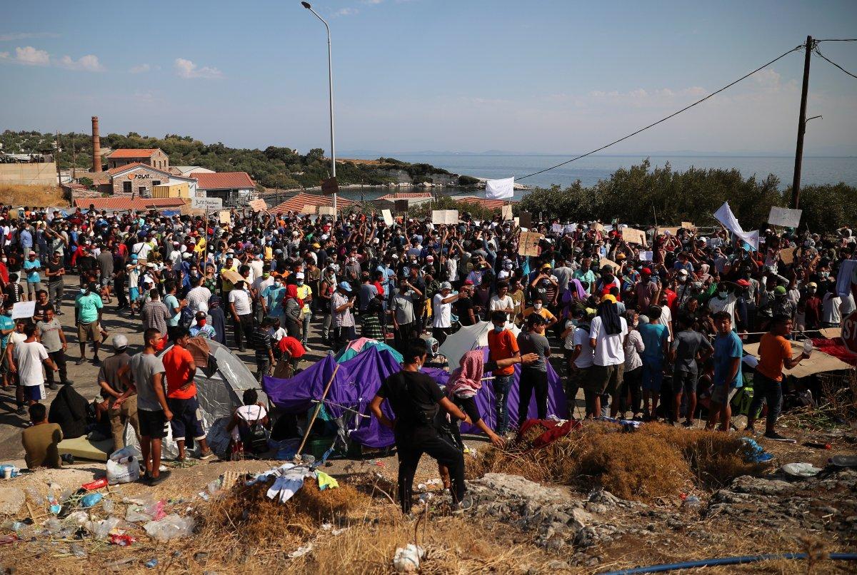 Yunan polisinden mültecilere biber gazlı müdahale
