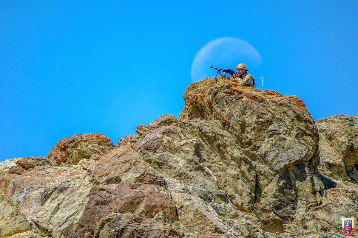 Jandarma paylaştı: Van’da operasyondaki komandonun fotoğrafı