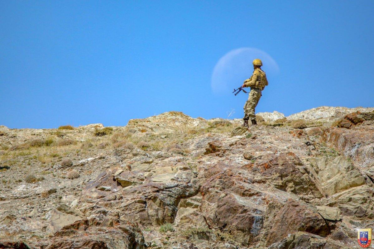 Jandarma paylaştı: Van’da operasyondaki komandonun fotoğrafı