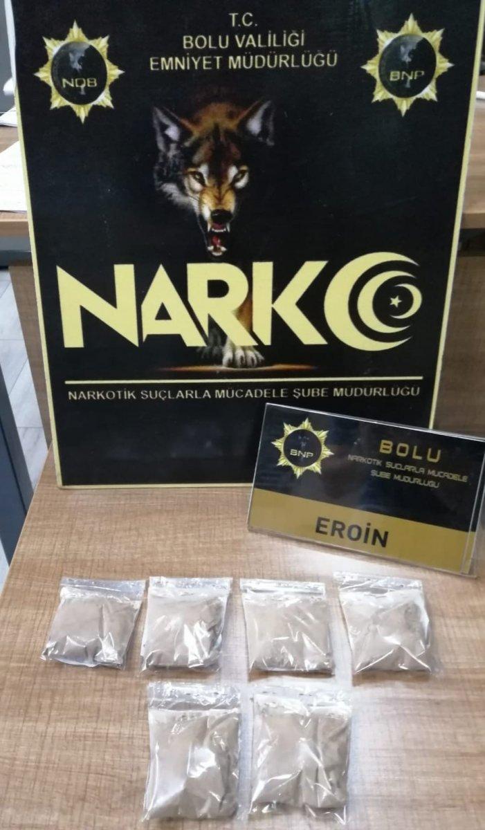 Bolu’da iç çamaşırına sakladığı 291 gram eroinle yakalandı