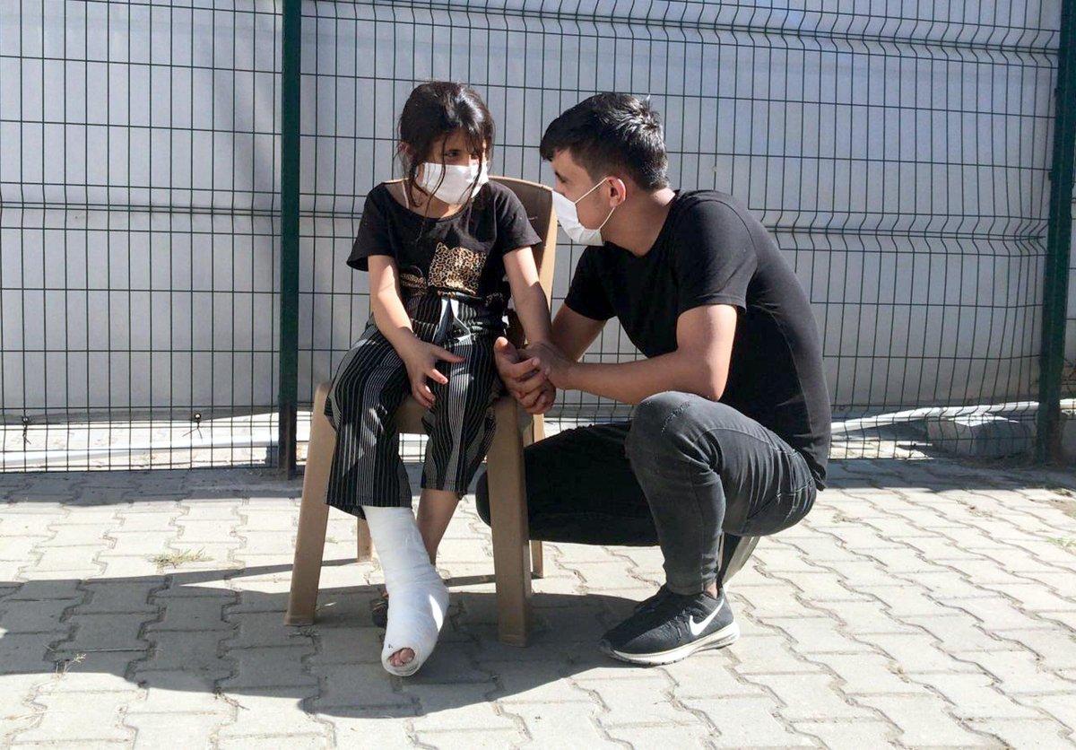 Yunan askeri, Suriyeli Gazin'i plastik mermiyle vurdu