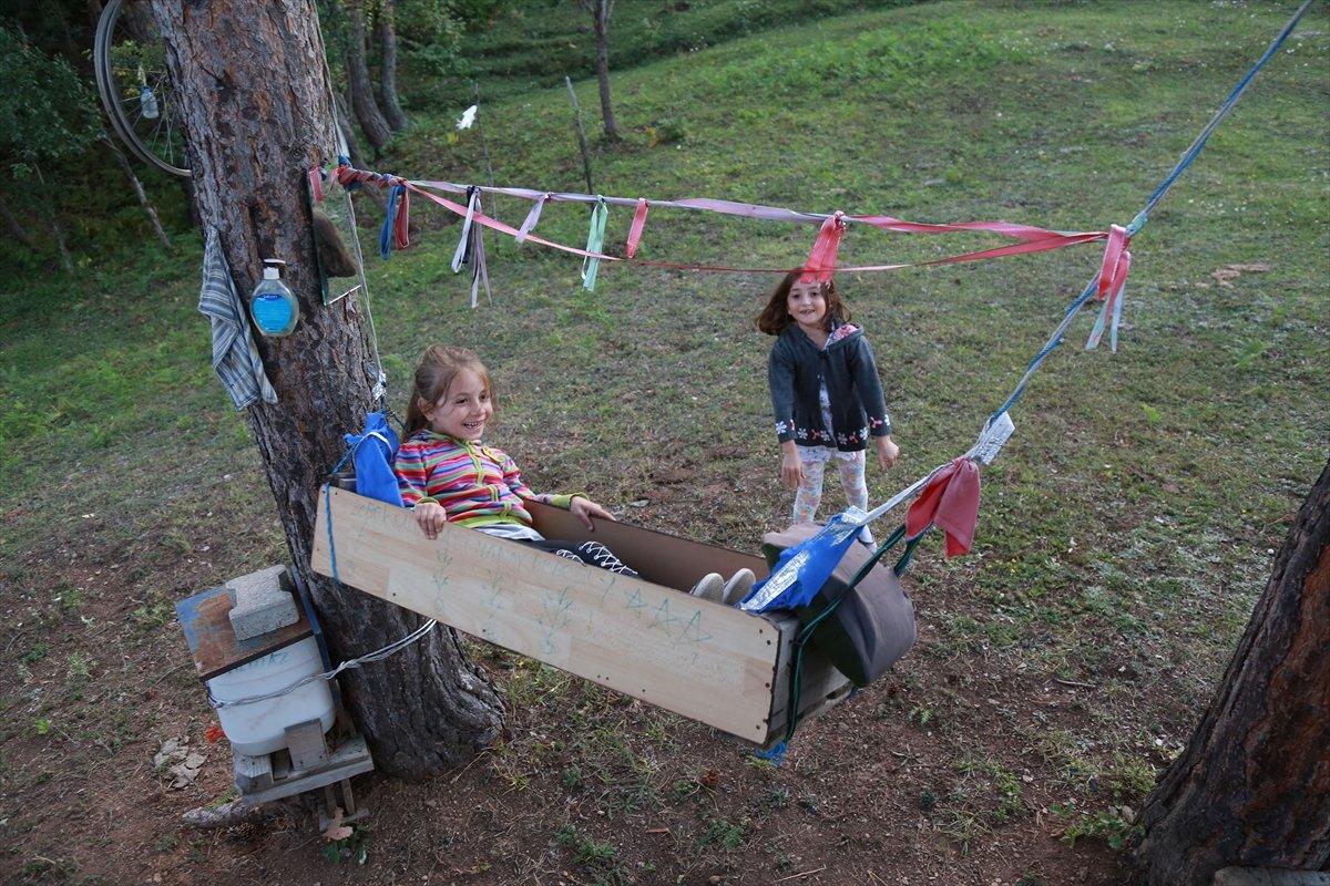 Artvin'de 10 dönümlük bahçesini çocuk parkına dönüştürdü