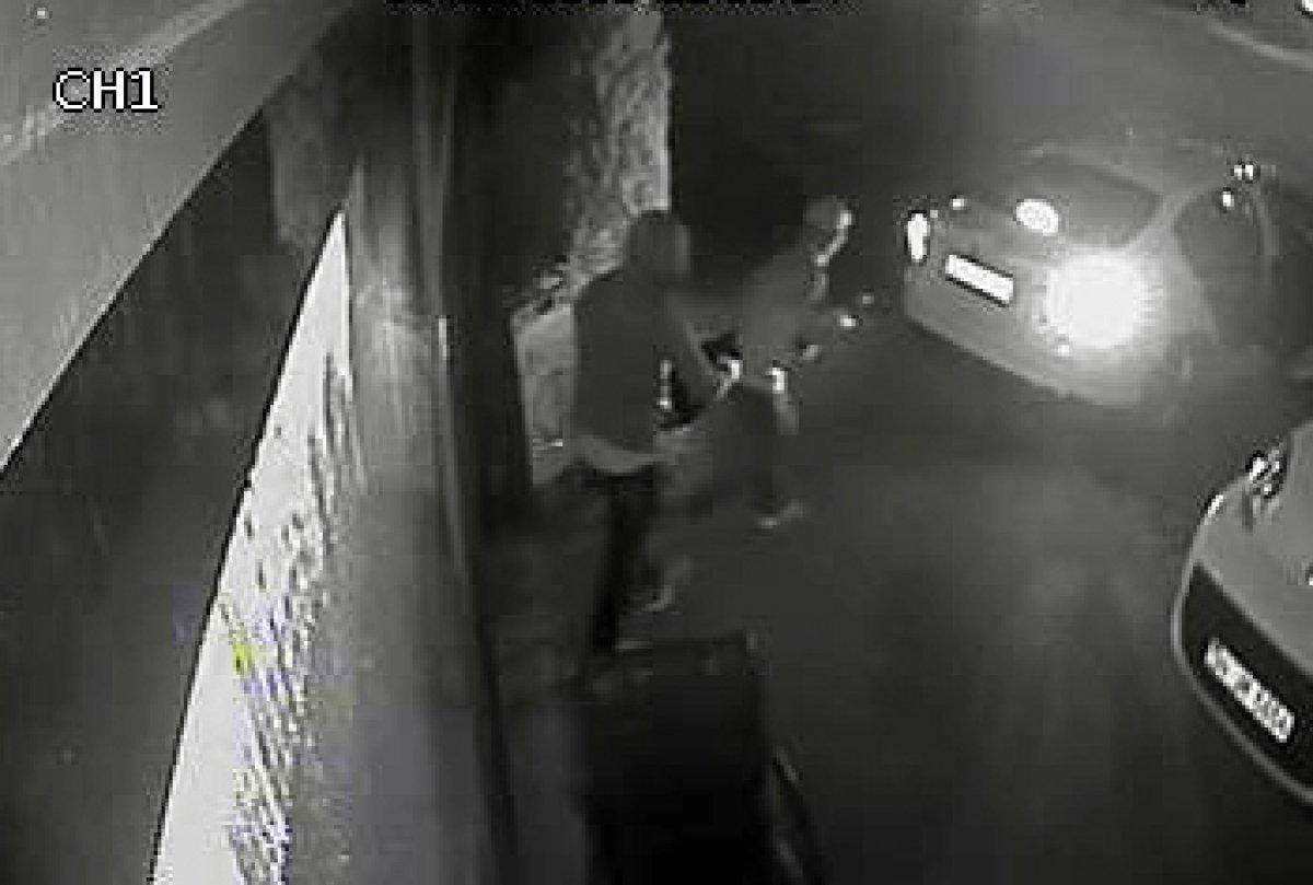 Avcılar'da emlak ofisinden bilgisayar çalan hırsızlar kamerada