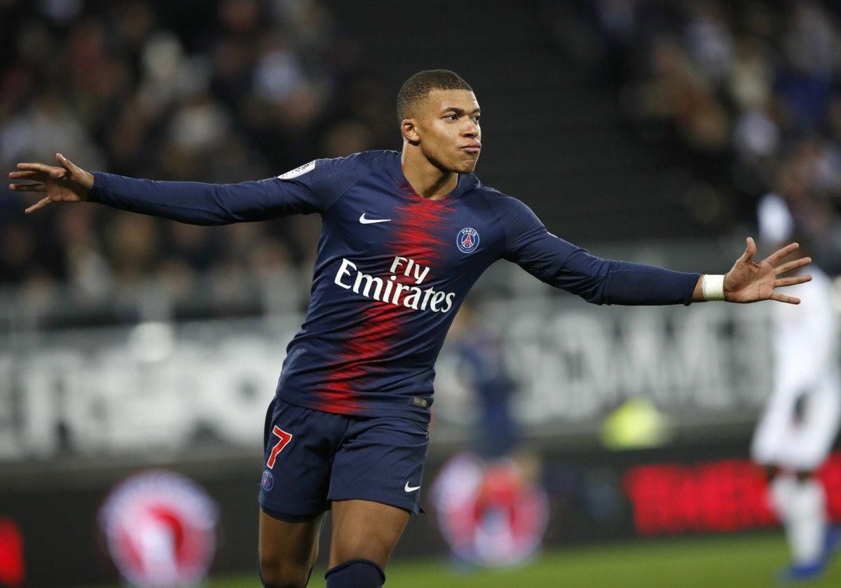 Real Madrid, Kylian Mbappe için 2021'i bekliyor