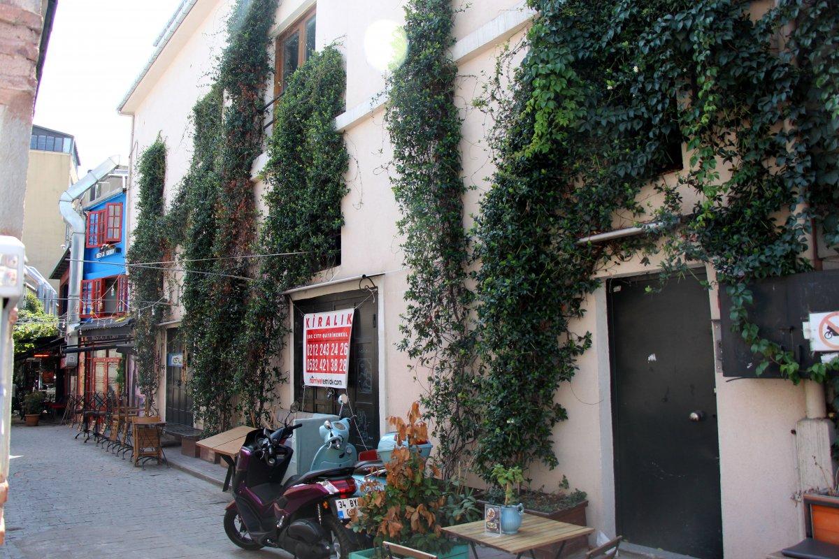 İngiliz eski istihbarat subayının öldüğü eve kiracı bulunamıyor