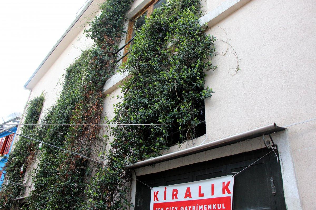 İngiliz eski istihbarat subayının öldüğü eve kiracı bulunamıyor