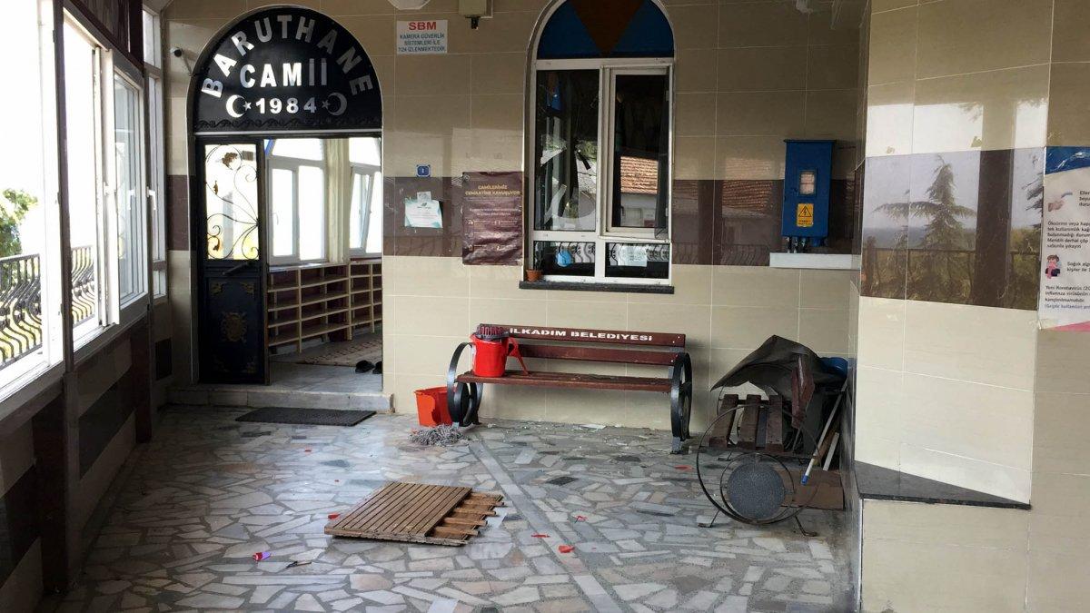 Samsun'da cemaatten istediği parayı toplayamayan dilenci camiye zarar verdi