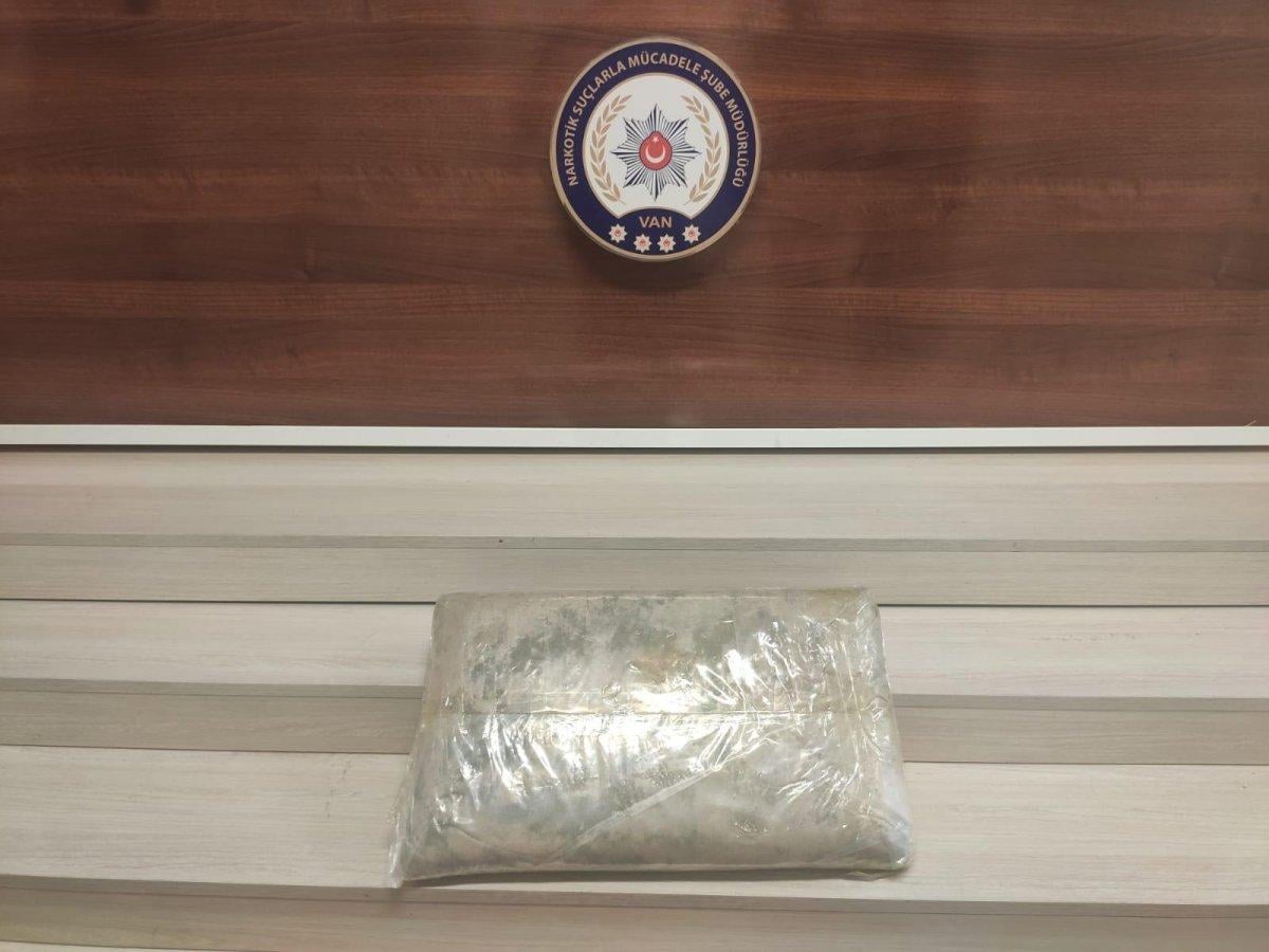 Van’da gıda kolisinde naneyle kaplanan 10 kilo eroin ele geçirildi