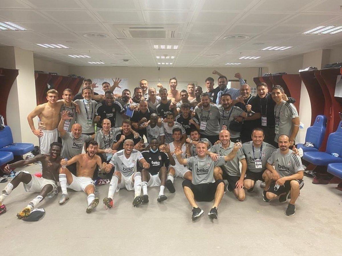 Beşiktaş'tan galibiyet pozu