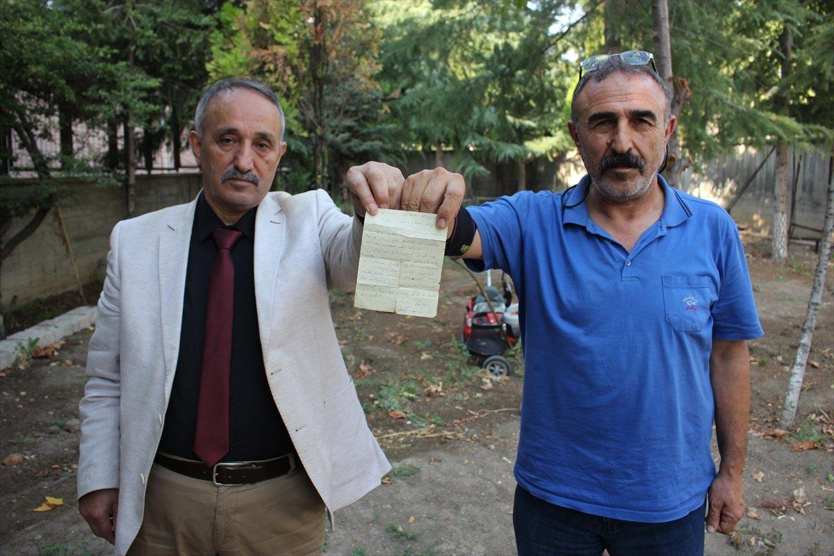 12 Eylül'de hapisteki arkadaşının gönderdiği mektubu saklıyor