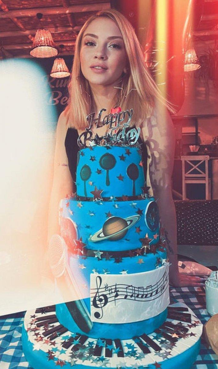 Ece Seçkin'e ilginç doğum günü hediyesi