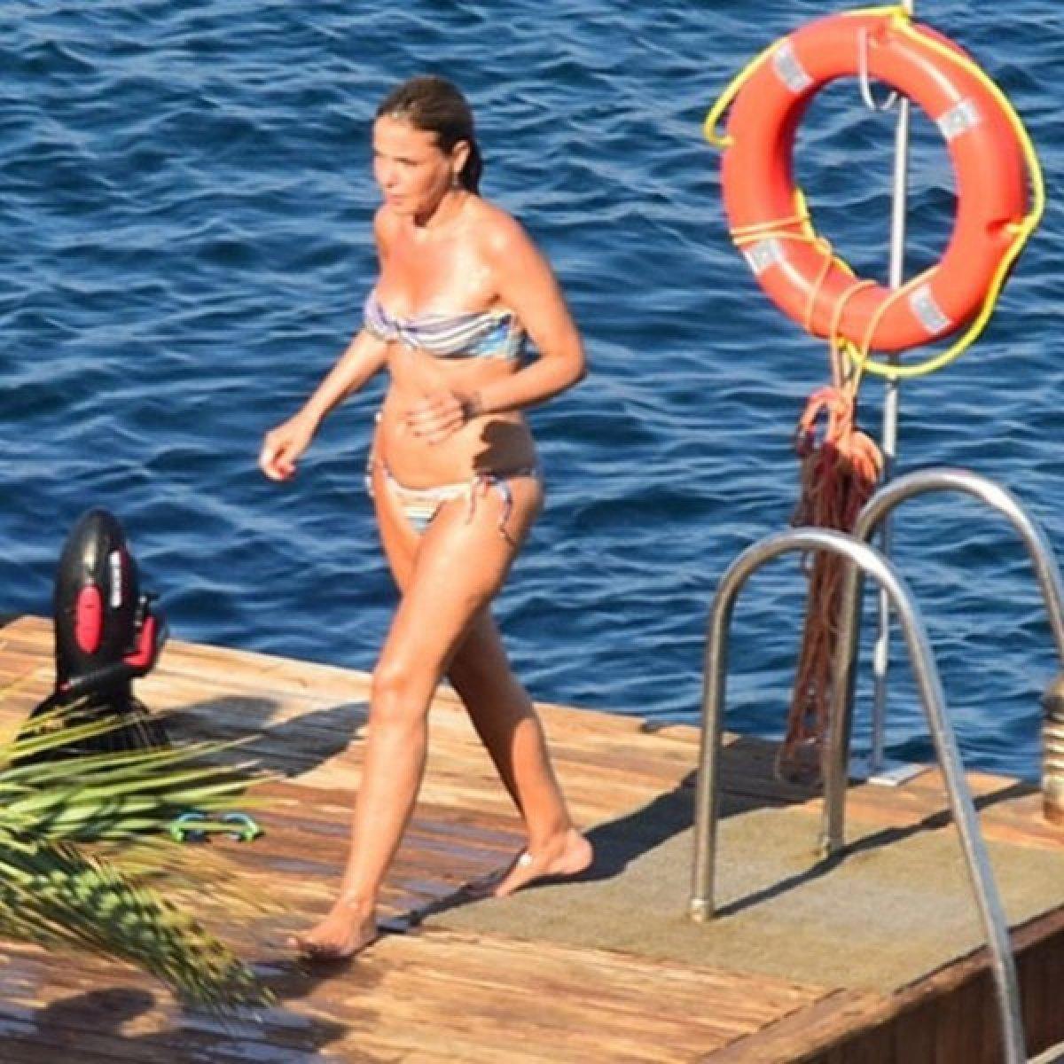 Gülben Ergen yaza veda etti