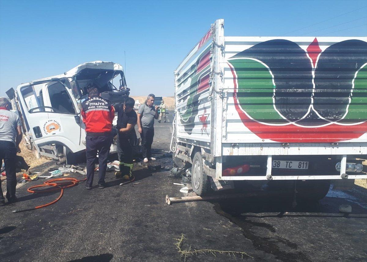 Diyarbakır'da temizlik aracı ile kamyonet çarpıştı: 2 ölü, 2 yaralı