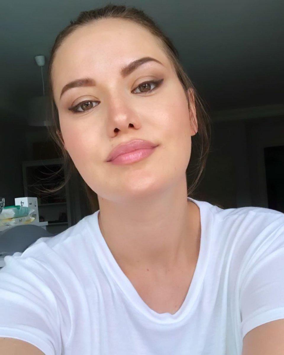 Filiz Akın, Fahriye Evcen'in şarkı söylediği anları paylaştı