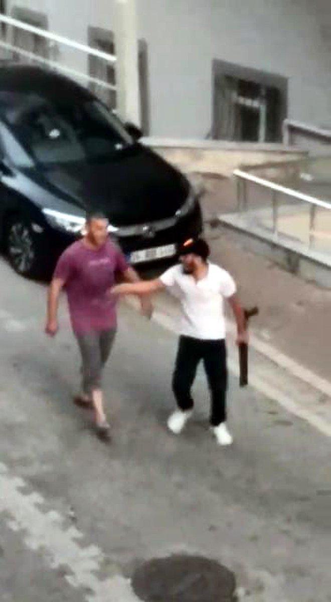 Esenyurt'ta pompalı tüfekle etrafa ateş etti