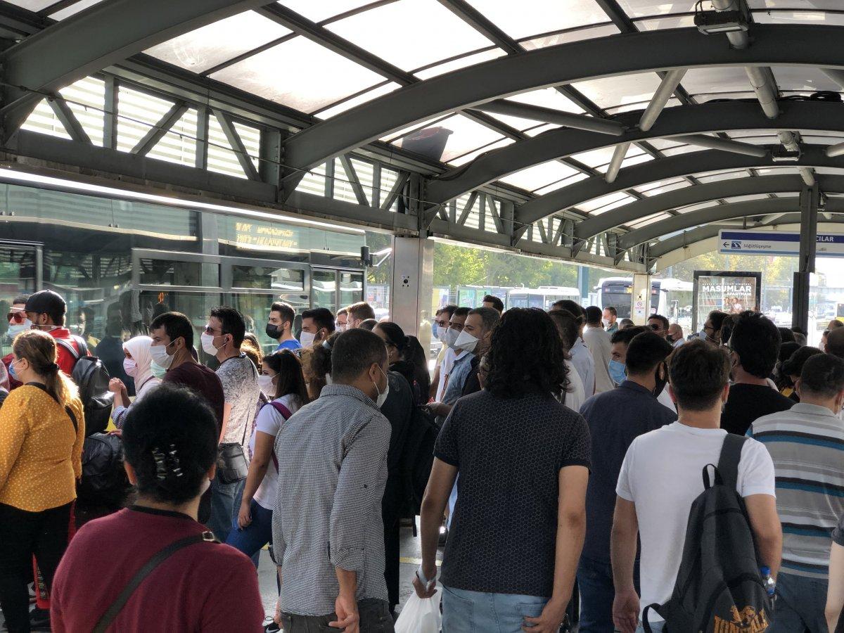 İstanbul'da toplu ulaşımda yoğunluk