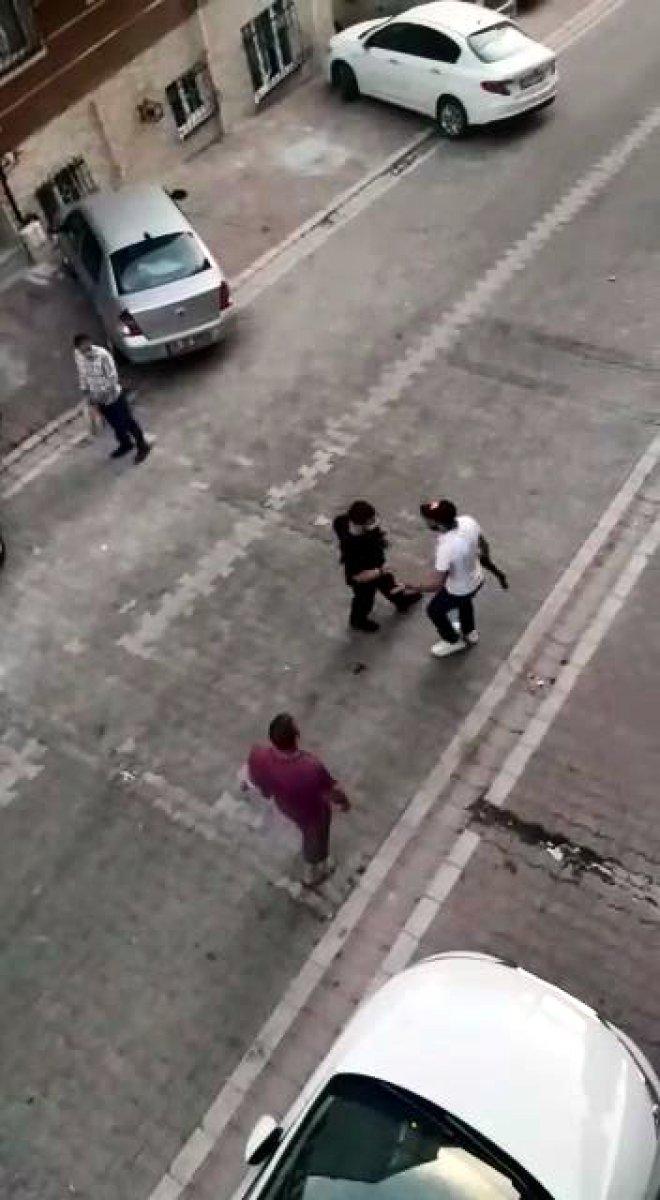 Esenyurt'ta pompalı tüfekle etrafa ateş etti