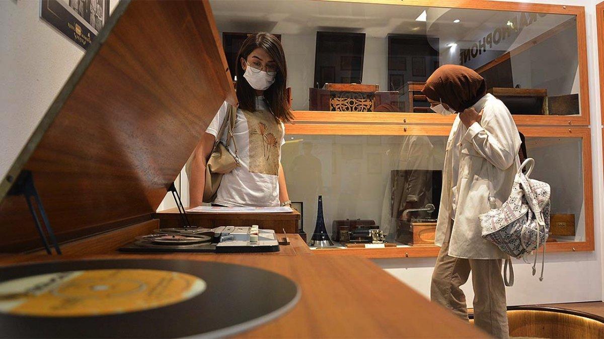 Malatya'da radyo ve gramofonun tarihi müzede toplandı