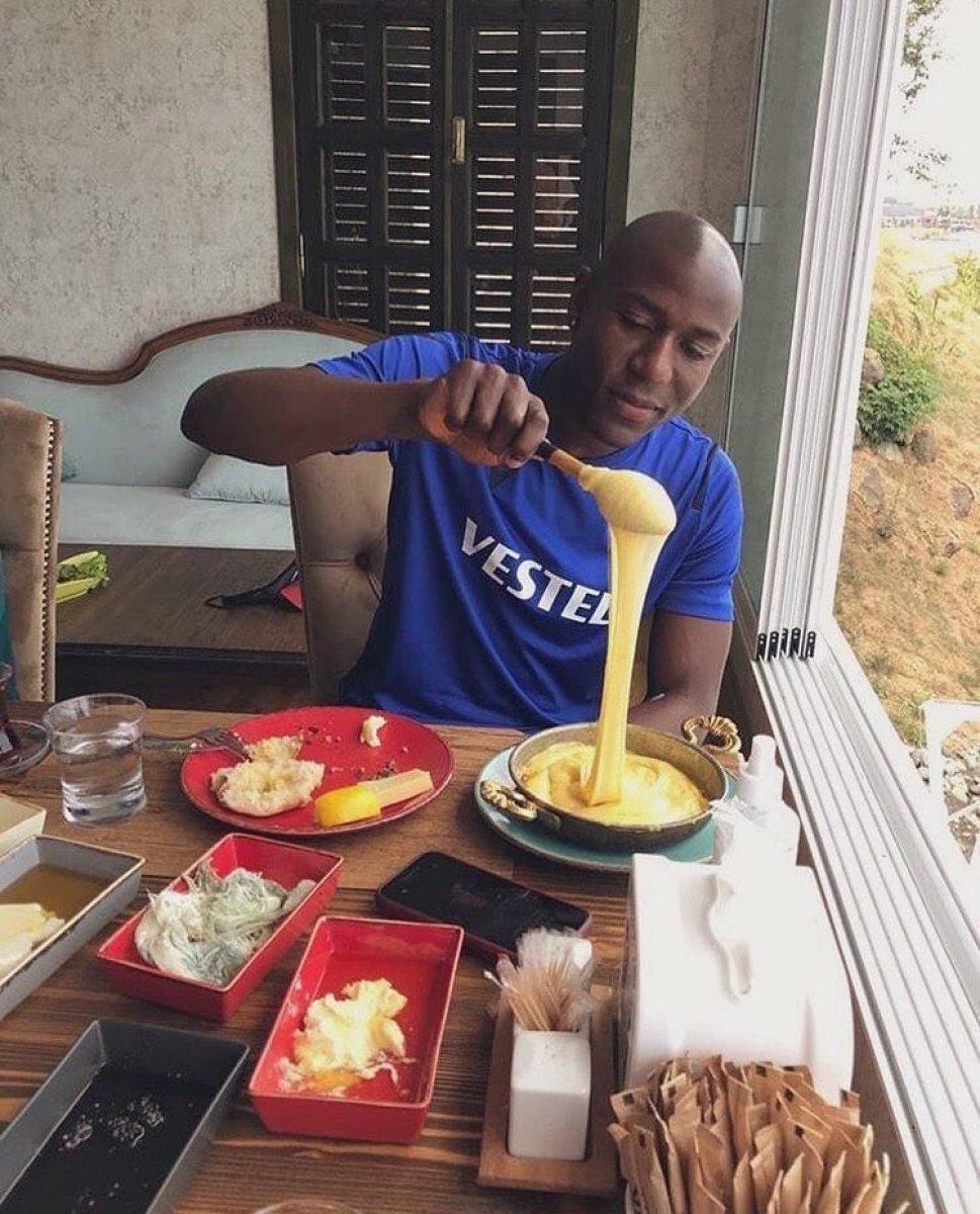 Benik Afobe kuymakla tanıştı