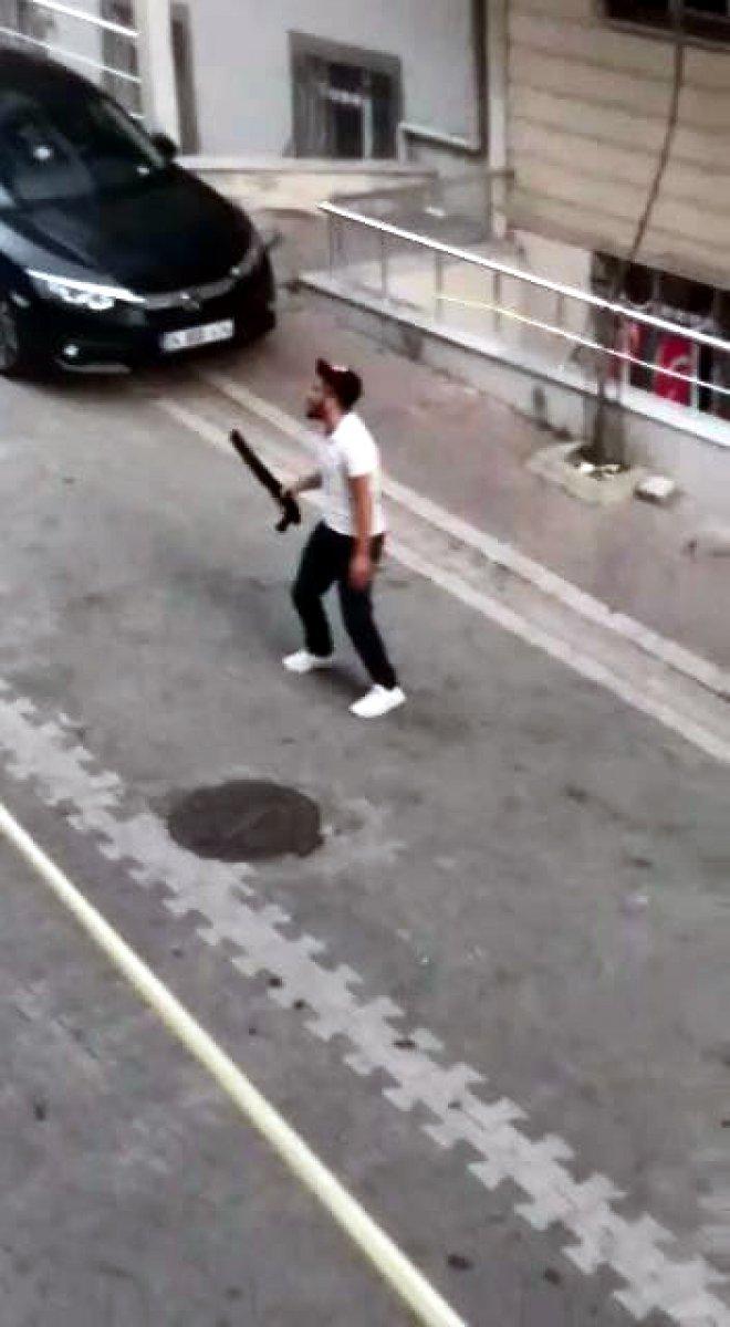 Esenyurt'ta pompalı tüfekle etrafa ateş etti