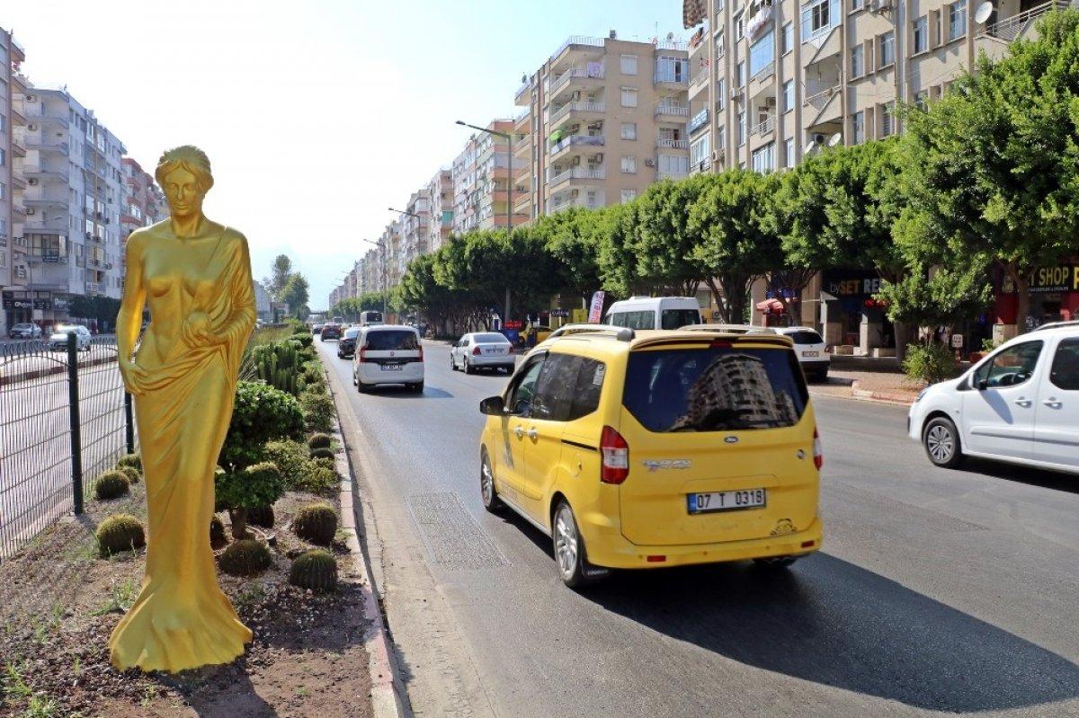Antalya Altın Portakal Film Festivali için 57 Venüs heykeli dikildi