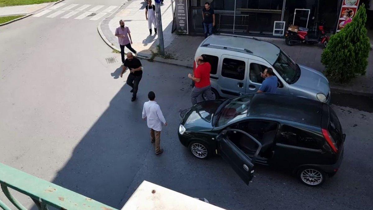 Sakarya'da yol verme kavgasında satırlı saldırı