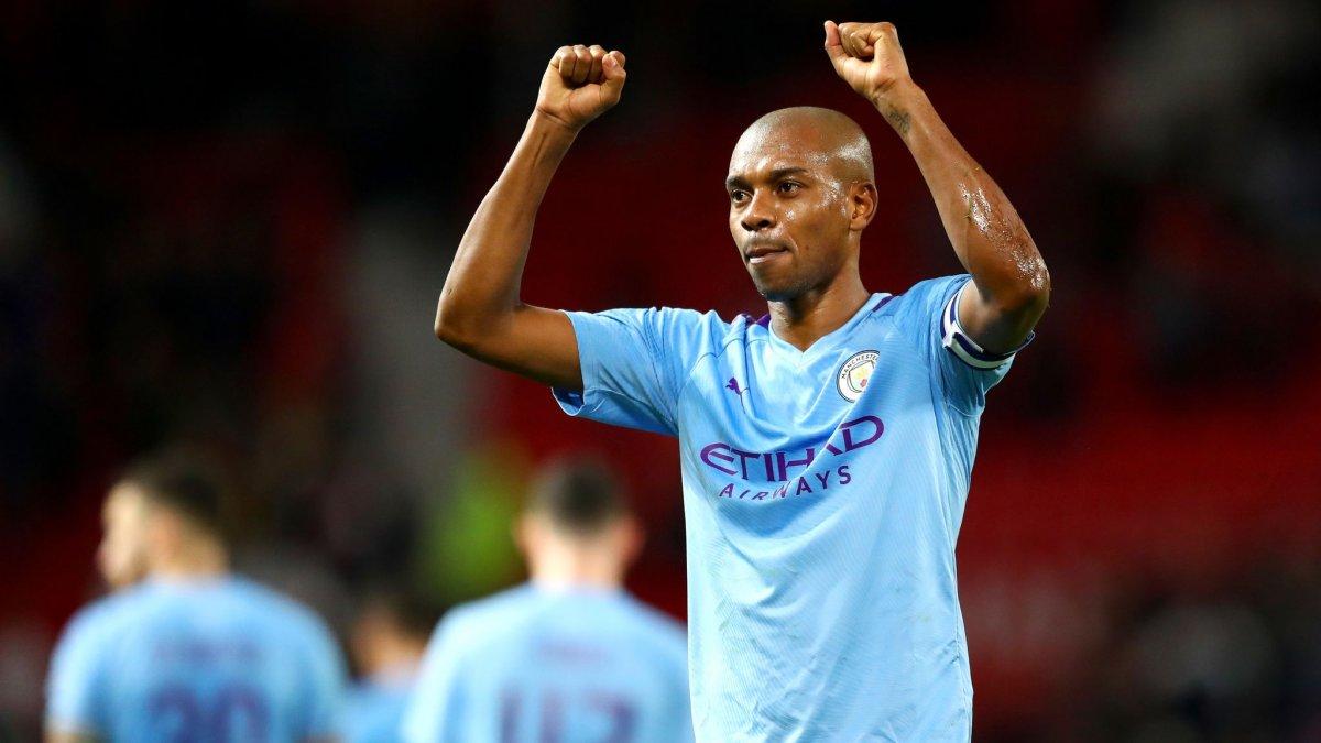 Fernandinho: Bu sezon Manchester City'de kalacağım