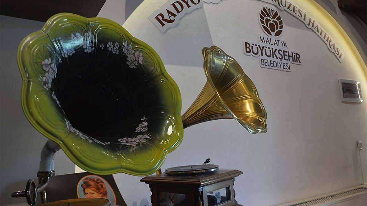 Malatya'da radyo ve gramofonun tarihi müzede toplandı